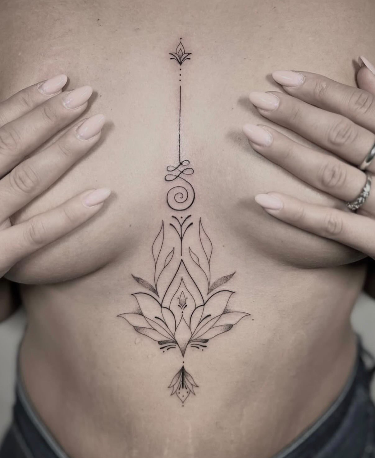 Lotus sternum fine line